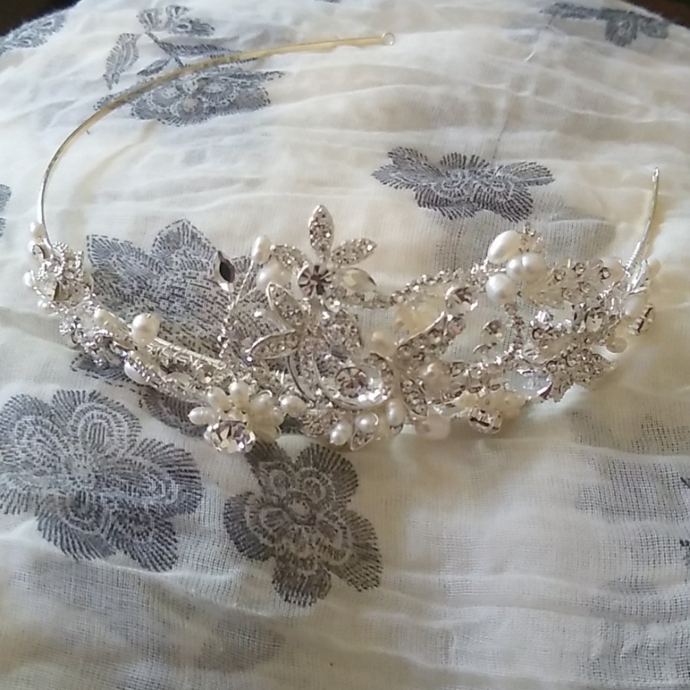 Bridal headband// NWT